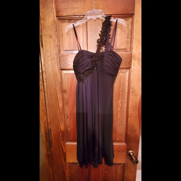 One-shoulder Size 6 Embellished Cocktail Dress - Picture 5 of 6